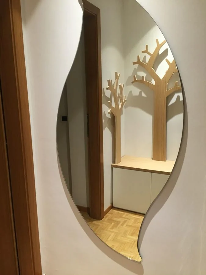 Leaf-Shaped Decorative Wall Mirror