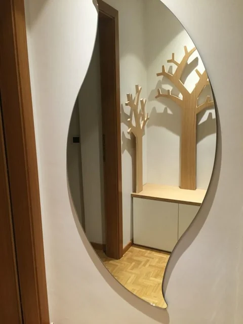 Leaf-Shaped Decorative Wall Mirror